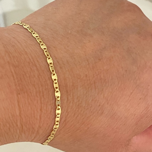 18k Gold Filled Dainty Valenciano Bracelet - Picture 4 of 4